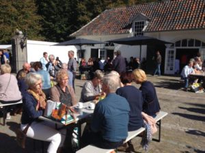 Witte Kasteel. Koetscafe. fotograaf Marlies van Iersel. Knipsel